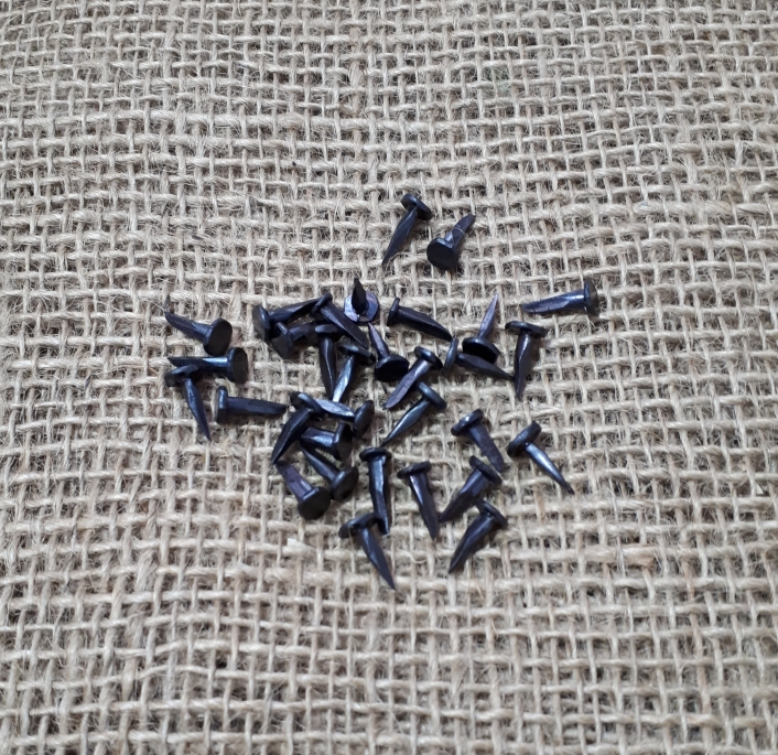 Upholstery Tacks - 10mm fine and improved - Lion Brand